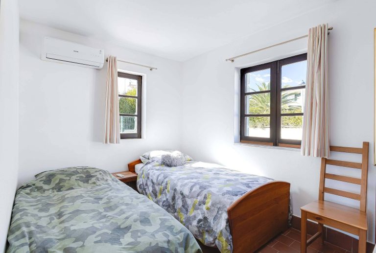 Two single beds Holidays Praia da Luz